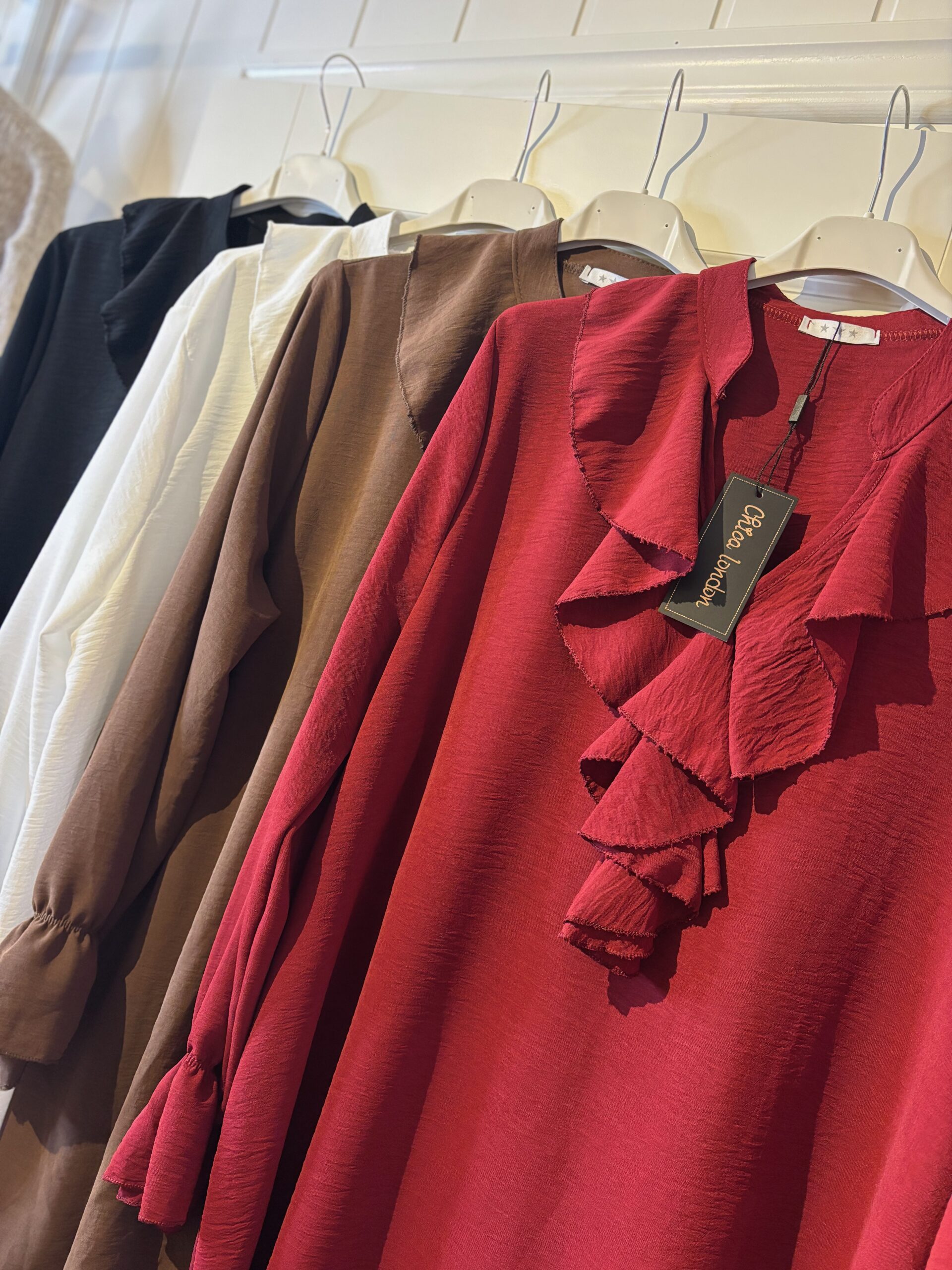 Vit tunika med volang - Bilde 3